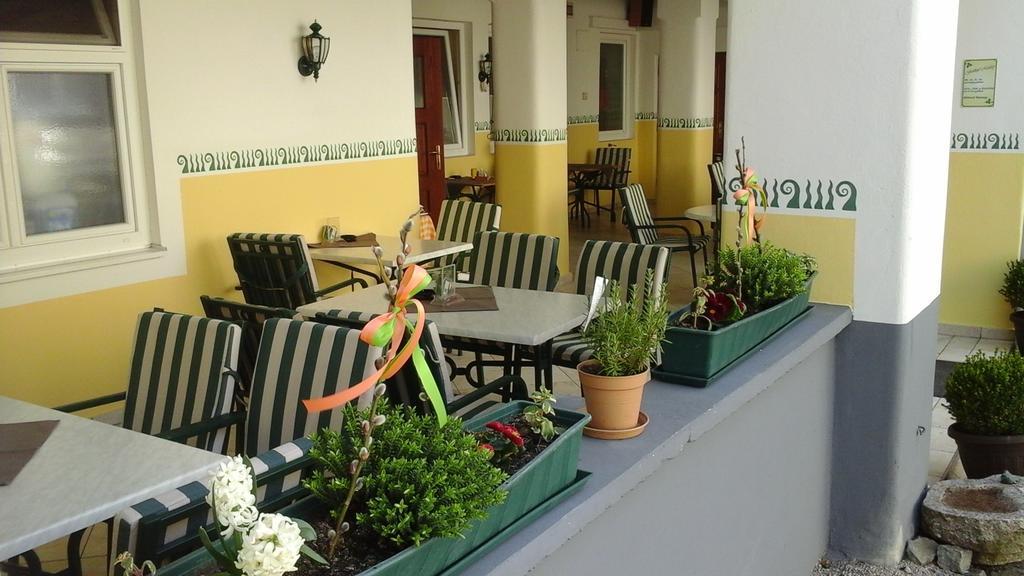 Gasthof Zum Goldenen Pflug Amstetten Bagian luar foto