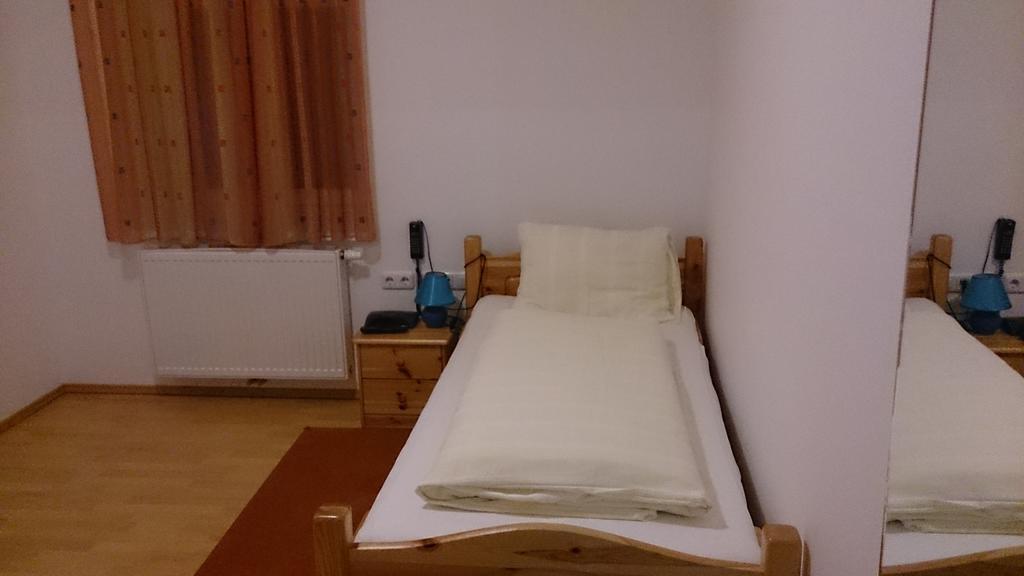 Gasthof Zum Goldenen Pflug Amstetten Ruang foto