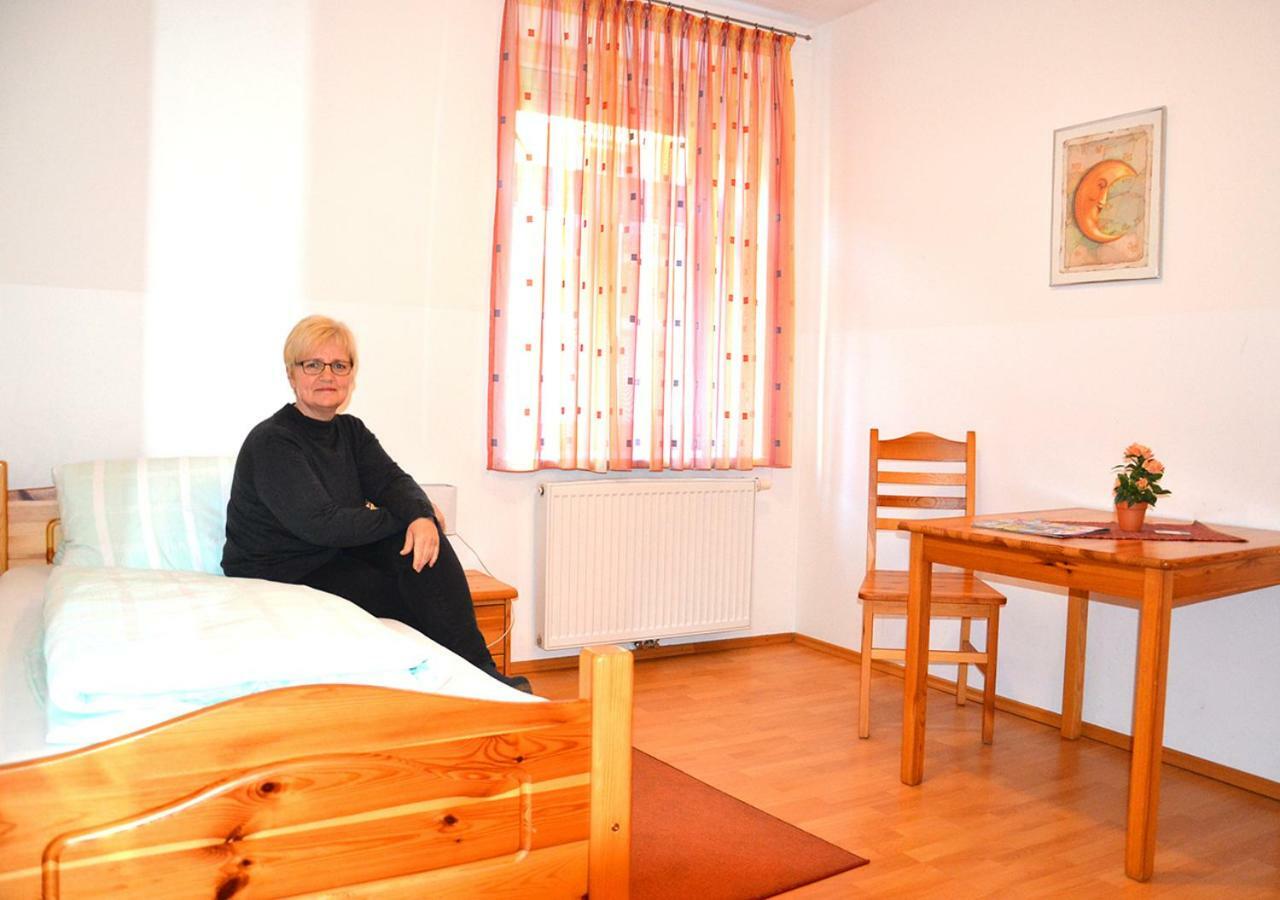 Gasthof Zum Goldenen Pflug Amstetten Bagian luar foto