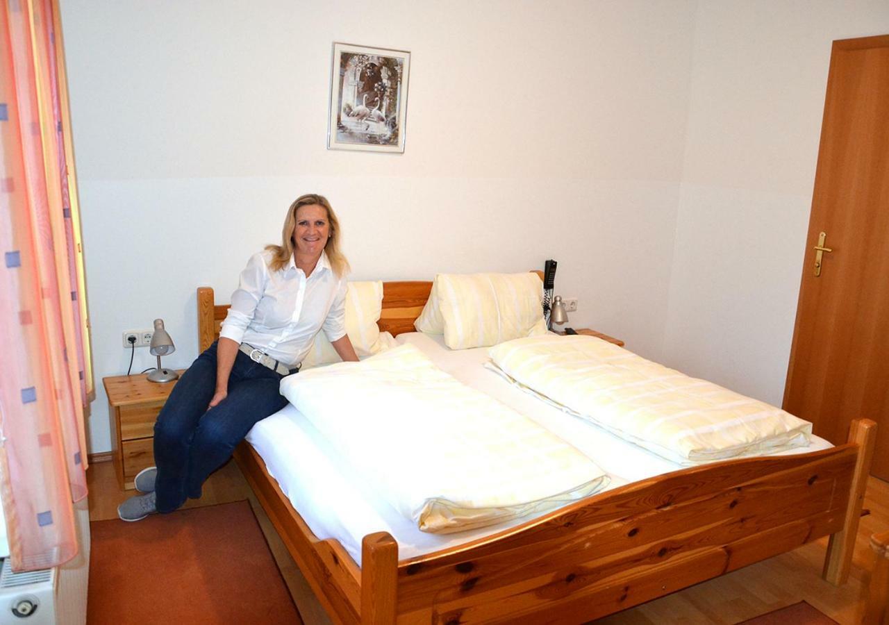 Gasthof Zum Goldenen Pflug Amstetten Bagian luar foto