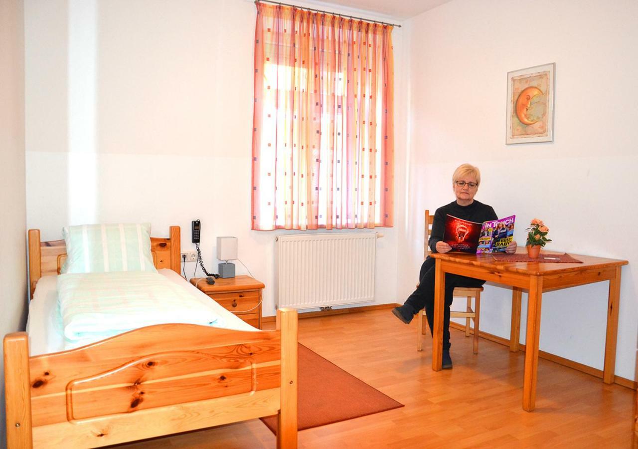 Gasthof Zum Goldenen Pflug Amstetten Bagian luar foto